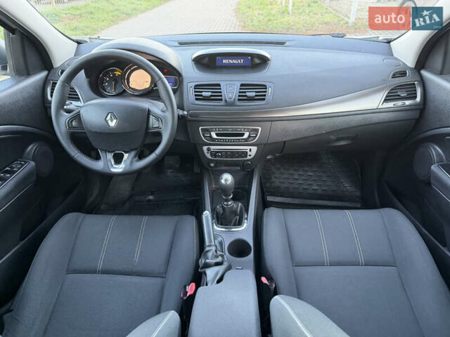 Белый Рено Меган, объемом двигателя 1.5 л и пробегом 265 тыс. км за 8550 $, фото 42 на Automoto.ua