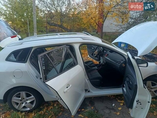 Белый Рено Меган, объемом двигателя 1.2 л и пробегом 180 тыс. км за 7200 $, фото 13 на Automoto.ua