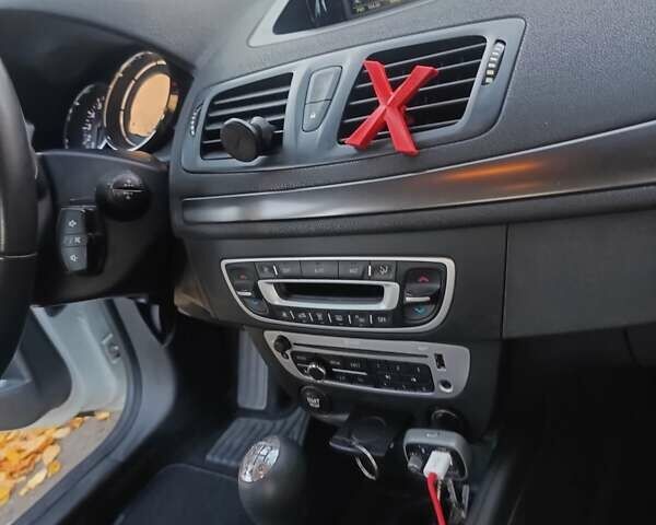 Белый Рено Меган, объемом двигателя 1.2 л и пробегом 180 тыс. км за 7200 $, фото 10 на Automoto.ua