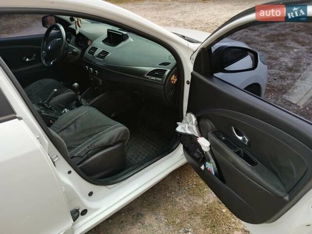 Рено Меган 2014 в Полтаве на Automoto.ua Белый Рено Меган, объемом двигателя 1.46 л и пробегом 320 тыс. км за 7800 $, фото 14 на Automoto.ua