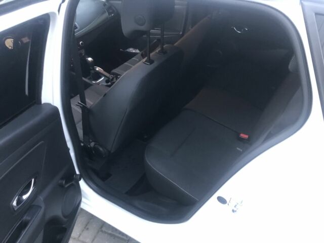 Белый Рено Меган, объемом двигателя 1.5 л и пробегом 217 тыс. км за 7999 $, фото 5 на Automoto.ua