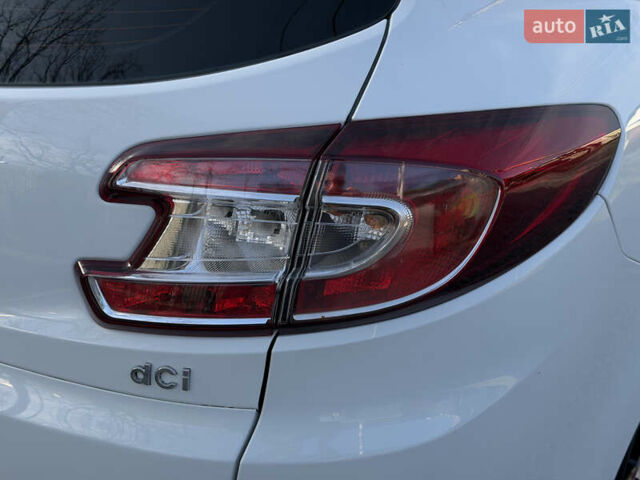 Белый Рено Меган, объемом двигателя 1.46 л и пробегом 178 тыс. км за 8550 $, фото 60 на Automoto.ua