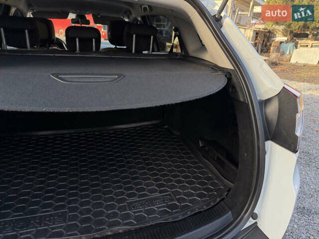 Белый Рено Меган, объемом двигателя 1.46 л и пробегом 178 тыс. км за 8550 $, фото 86 на Automoto.ua