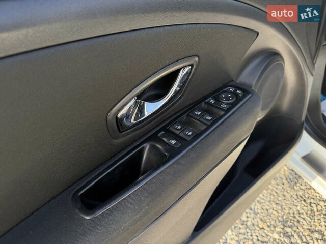 Белый Рено Меган, объемом двигателя 1.46 л и пробегом 178 тыс. км за 8550 $, фото 64 на Automoto.ua