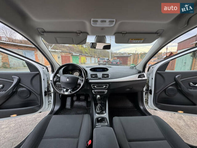 Белый Рено Меган, объемом двигателя 1.5 л и пробегом 225 тыс. км за 9850 $, фото 25 на Automoto.ua