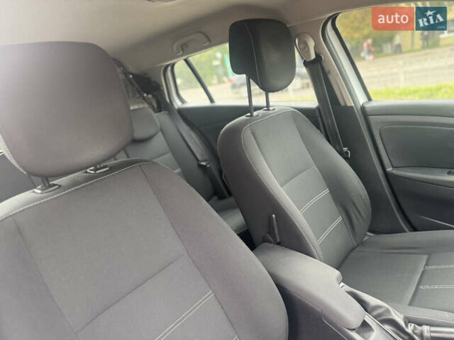 Белый Рено Меган, объемом двигателя 1.5 л и пробегом 280 тыс. км за 7750 $, фото 33 на Automoto.ua