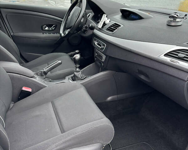 Белый Рено Меган, объемом двигателя 1.5 л и пробегом 242 тыс. км за 8700 $, фото 13 на Automoto.ua