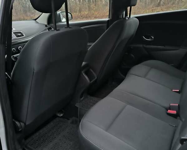 Белый Рено Меган, объемом двигателя 1.46 л и пробегом 279 тыс. км за 7800 $, фото 16 на Automoto.ua