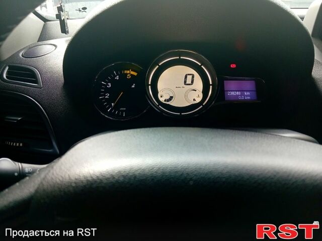 Белый Рено Меган, объемом двигателя 1.5 л и пробегом 238 тыс. км за 9200 $, фото 12 на Automoto.ua