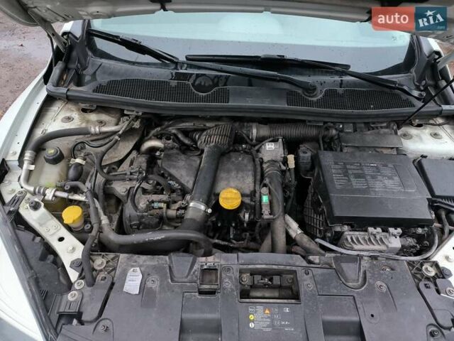 Белый Рено Меган, объемом двигателя 1.46 л и пробегом 279 тыс. км за 7800 $, фото 24 на Automoto.ua