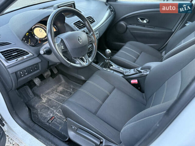 Белый Рено Меган, объемом двигателя 1.5 л и пробегом 245 тыс. км за 8250 $, фото 9 на Automoto.ua