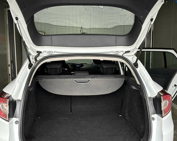 Белый Рено Меган, объемом двигателя 1.5 л и пробегом 242 тыс. км за 8700 $, фото 19 на Automoto.ua