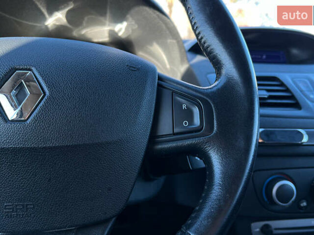 Белый Рено Меган, объемом двигателя 1.5 л и пробегом 206 тыс. км за 8500 $, фото 9 на Automoto.ua