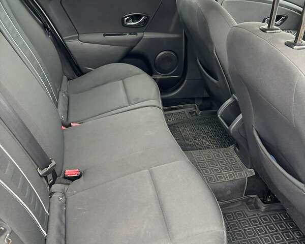 Белый Рено Меган, объемом двигателя 1.5 л и пробегом 242 тыс. км за 8700 $, фото 18 на Automoto.ua