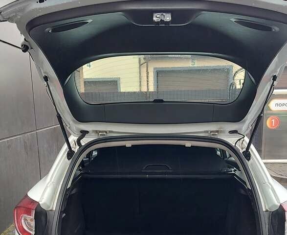 Белый Рено Меган, объемом двигателя 1.5 л и пробегом 269 тыс. км за 8600 $, фото 5 на Automoto.ua