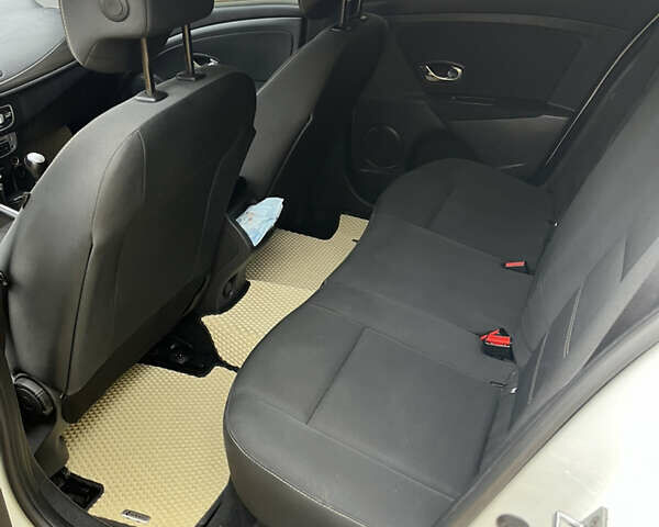 Белый Рено Меган, объемом двигателя 1.46 л и пробегом 272 тыс. км за 8700 $, фото 17 на Automoto.ua