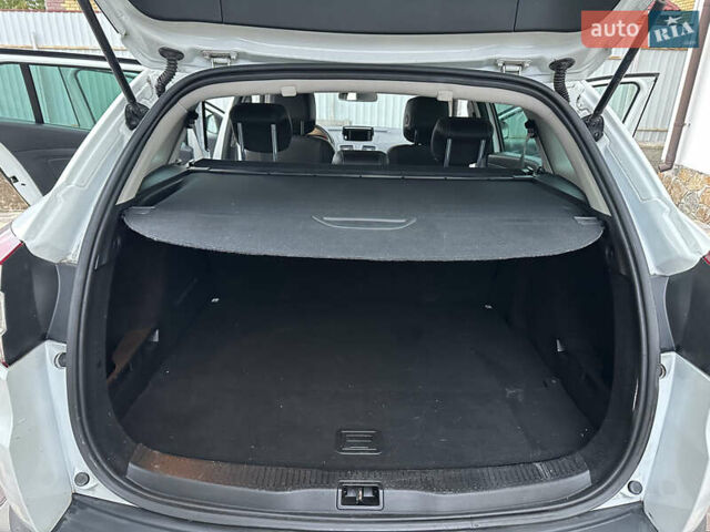 Белый Рено Меган, объемом двигателя 1.6 л и пробегом 217 тыс. км за 8750 $, фото 21 на Automoto.ua