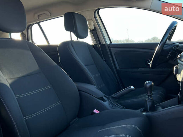 Белый Рено Меган, объемом двигателя 1.5 л и пробегом 206 тыс. км за 8500 $, фото 16 на Automoto.ua