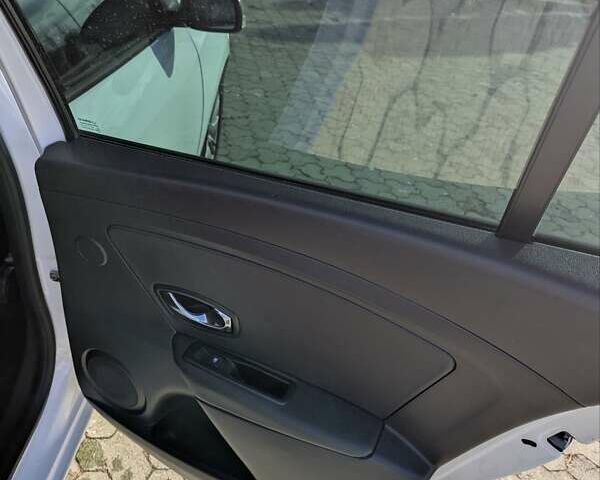 Білий Рено Меган, об'ємом двигуна 1.6 л та пробігом 247 тис. км за 8900 $, фото 30 на Automoto.ua