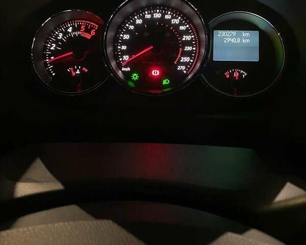 Белый Рено Меган, объемом двигателя 2 л и пробегом 230 тыс. км за 12500 $, фото 11 на Automoto.ua