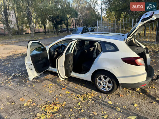 Белый Рено Меган, объемом двигателя 1.46 л и пробегом 140 тыс. км за 8500 $, фото 19 на Automoto.ua