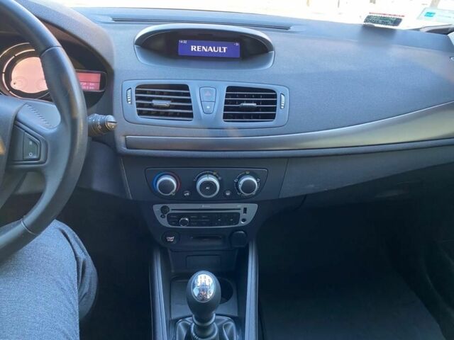 Білий Рено Меган, об'ємом двигуна 1.5 л та пробігом 217 тис. км за 7999 $, фото 3 на Automoto.ua