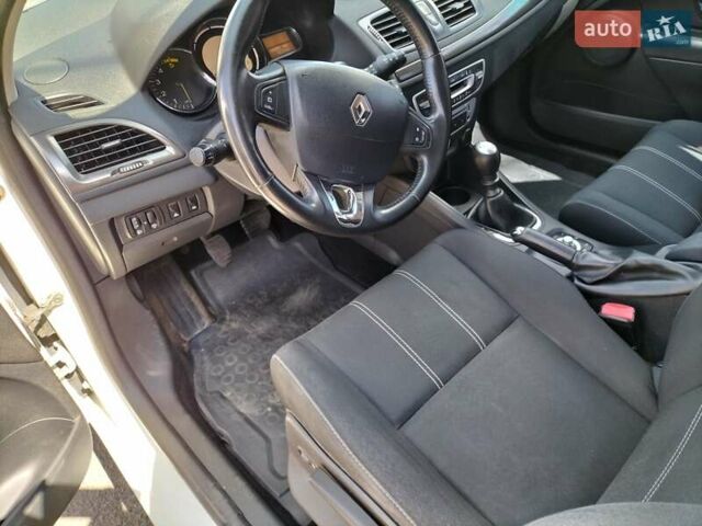 Белый Рено Меган, объемом двигателя 1.46 л и пробегом 266 тыс. км за 8100 $, фото 5 на Automoto.ua