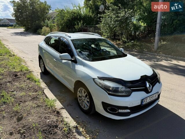 Белый Рено Меган, объемом двигателя 1.6 л и пробегом 300 тыс. км за 7800 $, фото 2 на Automoto.ua