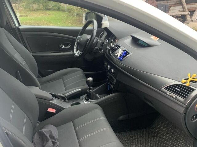 Білий Рено Меган, об'ємом двигуна 1.5 л та пробігом 226 тис. км за 7900 $, фото 11 на Automoto.ua