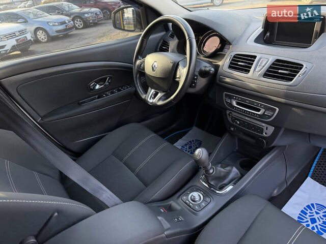 Белый Рено Меган, объемом двигателя 1.46 л и пробегом 178 тыс. км за 8550 $, фото 83 на Automoto.ua