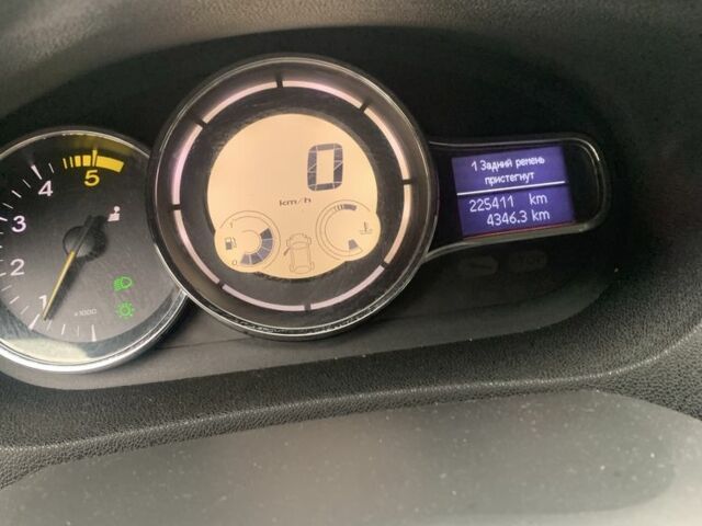 Білий Рено Меган, об'ємом двигуна 1.5 л та пробігом 226 тис. км за 7900 $, фото 13 на Automoto.ua