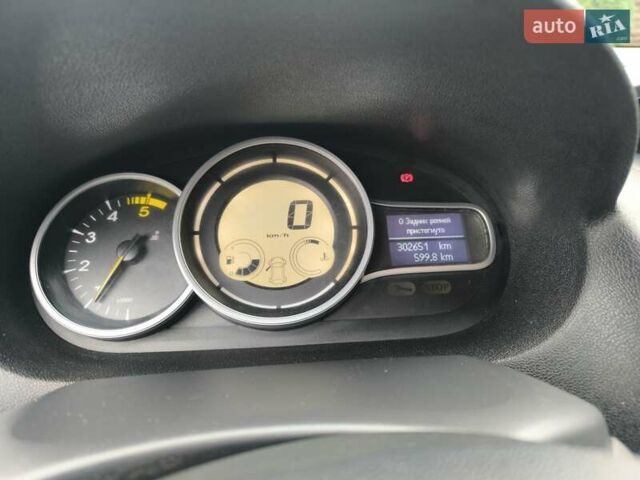 Білий Рено Меган, об'ємом двигуна 1.46 л та пробігом 302 тис. км за 7250 $, фото 4 на Automoto.ua