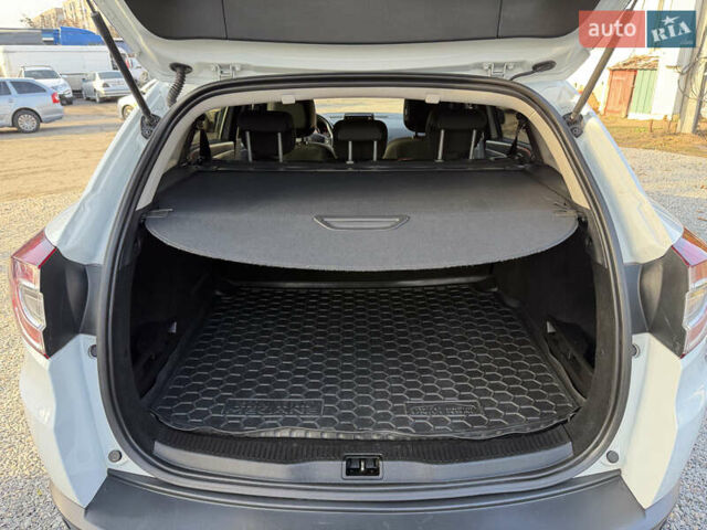 Белый Рено Меган, объемом двигателя 1.46 л и пробегом 178 тыс. км за 8550 $, фото 84 на Automoto.ua