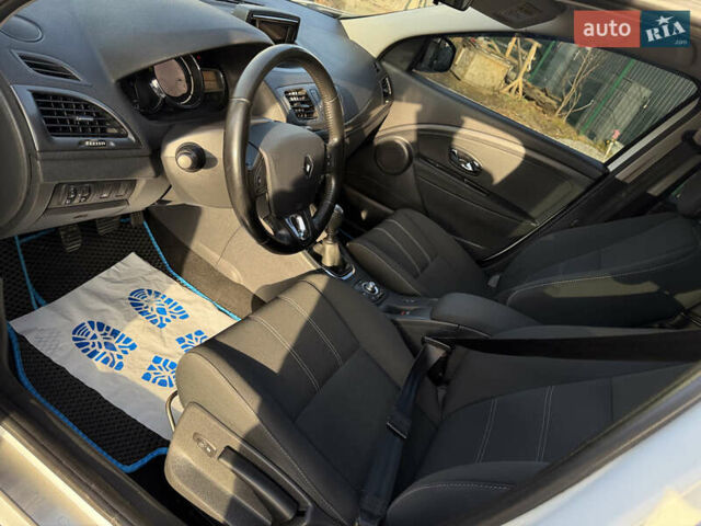 Белый Рено Меган, объемом двигателя 1.46 л и пробегом 178 тыс. км за 8550 $, фото 65 на Automoto.ua