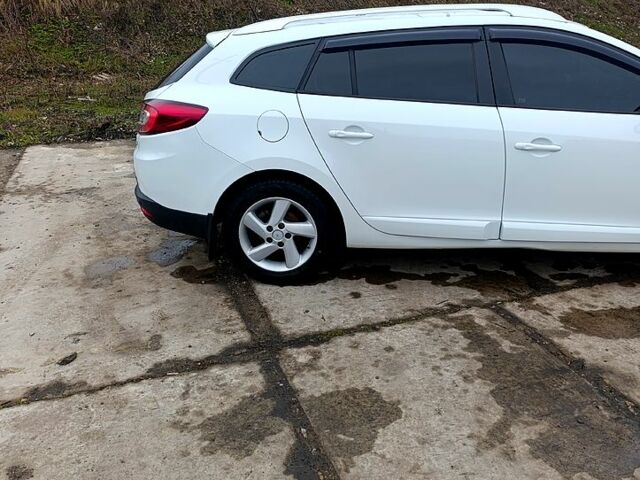 Белый Рено Меган, объемом двигателя 1.5 л и пробегом 267 тыс. км за 8900 $, фото 3 на Automoto.ua