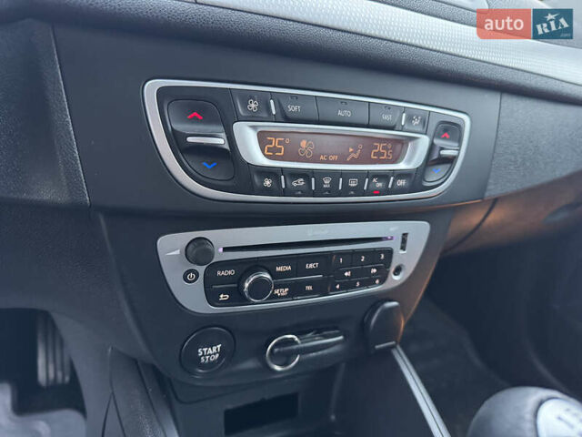 Білий Рено Меган, об'ємом двигуна 1.6 л та пробігом 227 тис. км за 7999 $, фото 48 на Automoto.ua