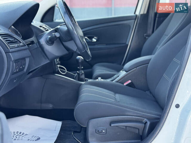 Белый Рено Меган, объемом двигателя 1.5 л и пробегом 261 тыс. км за 7999 $, фото 34 на Automoto.ua