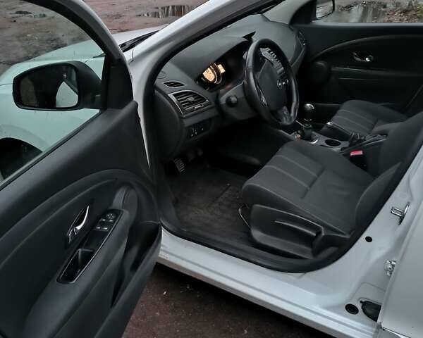 Белый Рено Меган, объемом двигателя 1.46 л и пробегом 279 тыс. км за 7800 $, фото 15 на Automoto.ua