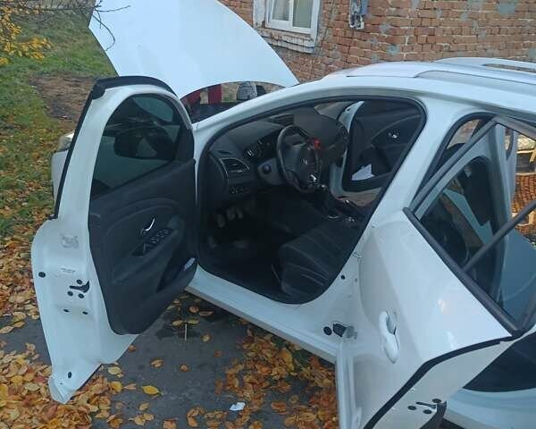 Белый Рено Меган, объемом двигателя 1.2 л и пробегом 180 тыс. км за 7200 $, фото 19 на Automoto.ua