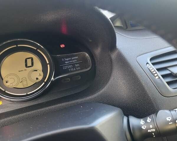 Рено Меган 2014 в Стрые на Automoto.ua Белый Рено Меган, объемом двигателя 1.6 л и пробегом 227 тыс. км за 8300 $, фото 9 на Automoto.ua