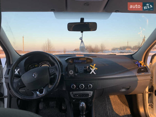 Белый Рено Меган, объемом двигателя 1.46 л и пробегом 228 тыс. км за 7500 $, фото 11 на Automoto.ua