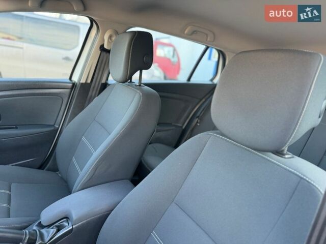 Білий Рено Меган, об'ємом двигуна 1.5 л та пробігом 270 тис. км за 7950 $, фото 24 на Automoto.ua