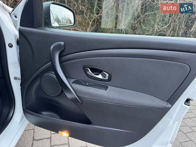 Білий Рено Меган, об'ємом двигуна 1.6 л та пробігом 227 тис. км за 7999 $, фото 29 на Automoto.ua