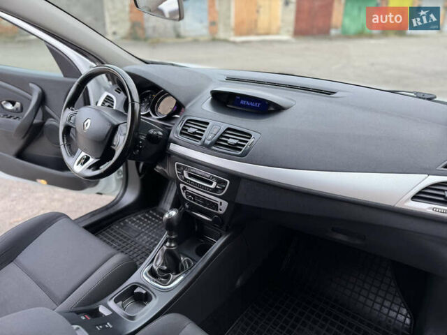 Белый Рено Меган, объемом двигателя 1.5 л и пробегом 225 тыс. км за 9850 $, фото 36 на Automoto.ua