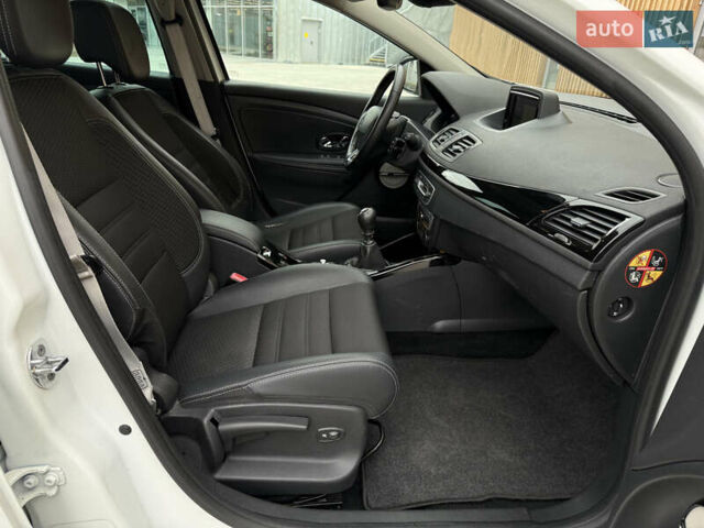 Белый Рено Меган, объемом двигателя 1.6 л и пробегом 172 тыс. км за 10200 $, фото 19 на Automoto.ua