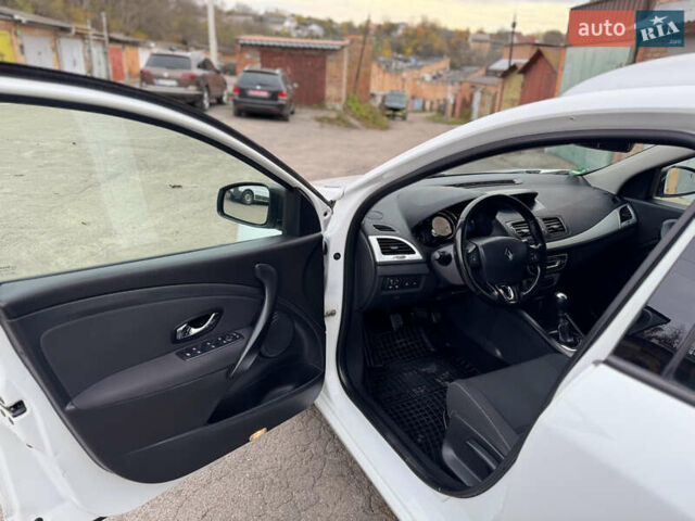 Белый Рено Меган, объемом двигателя 1.5 л и пробегом 225 тыс. км за 9850 $, фото 13 на Automoto.ua