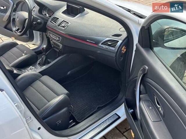 Белый Рено Меган, объемом двигателя 2 л и пробегом 230 тыс. км за 12500 $, фото 7 на Automoto.ua