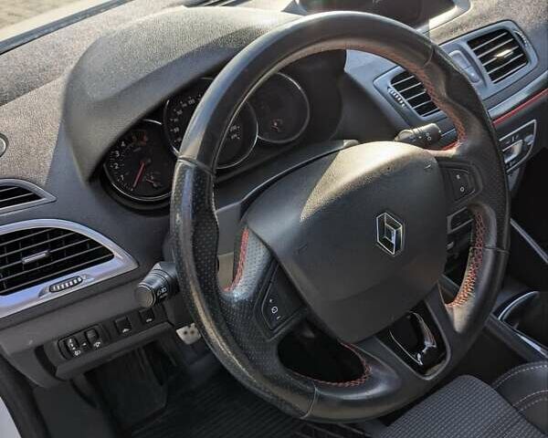 Білий Рено Меган, об'ємом двигуна 1.6 л та пробігом 247 тис. км за 8900 $, фото 17 на Automoto.ua
