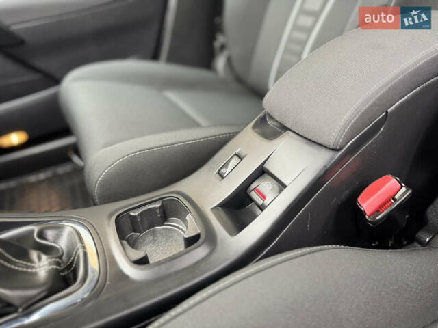 Белый Рено Меган, объемом двигателя 1.5 л и пробегом 225 тыс. км за 9850 $, фото 20 на Automoto.ua