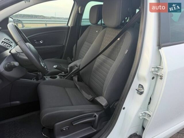 Белый Рено Меган, объемом двигателя 1.5 л и пробегом 143 тыс. км за 8599 $, фото 22 на Automoto.ua
